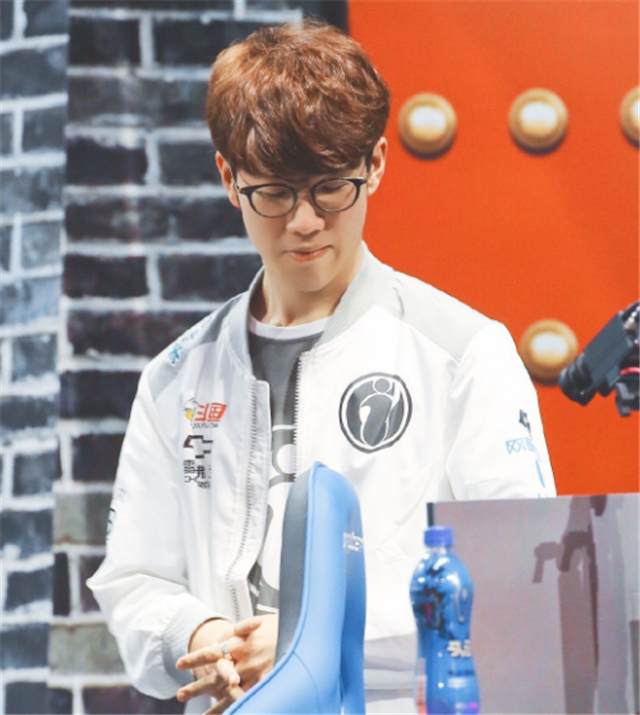 理与出球体 理与出球体